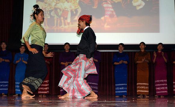 Myanmar Couple Dance