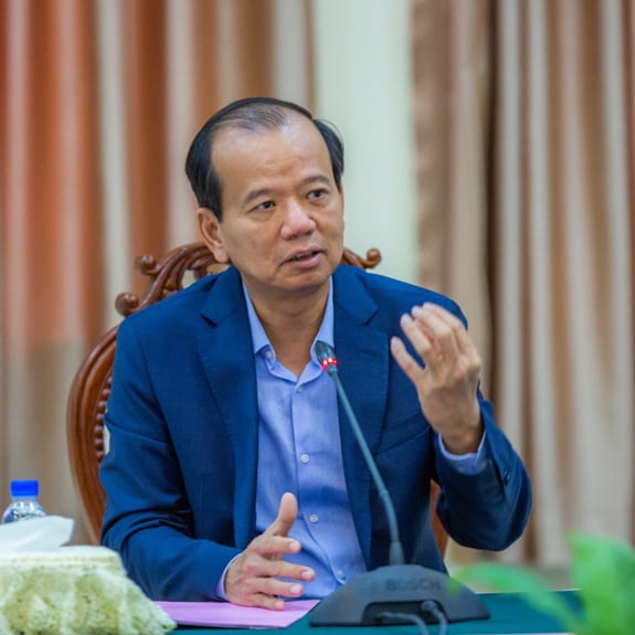 NTU EMBA Alumnus Dr Chea Vandeth Enables Future Workforce with Quality Education in Cambodia