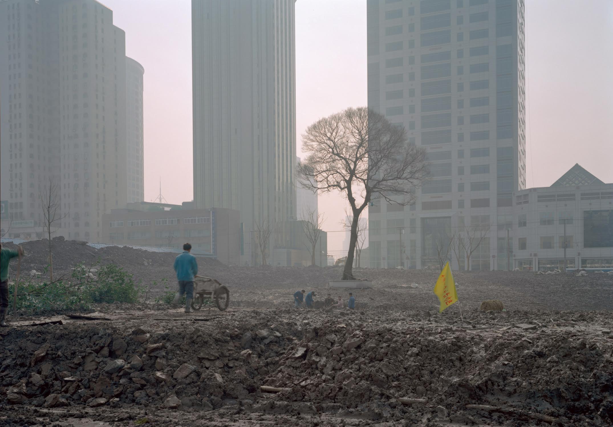 Lucas Jodogne, Park Construction, Shanghai, 2001. Image © Lucas Jodogne.